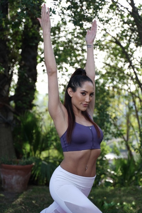 Flexible Latina Fitness Instructor Chloe Amour Shows Off Her Fucking Skills