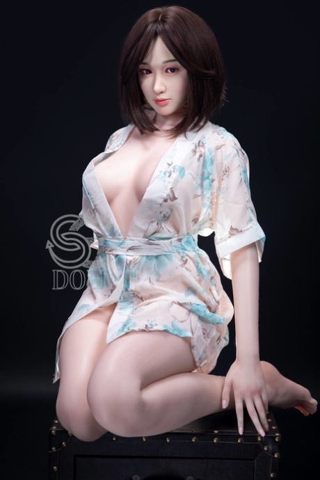 Pretty Lifelike Sex Doll Shows Off Her Shapely Body In Lingerie & While Naked
