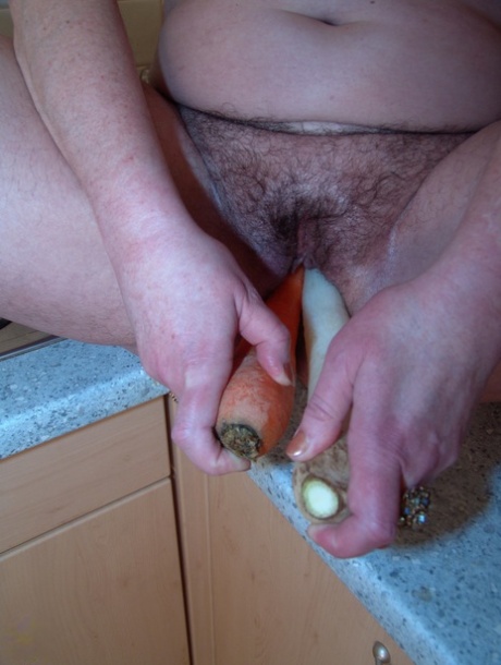 Fat Mature Housewife Nicola Fucks Herself With A Carrot In The Kitchen