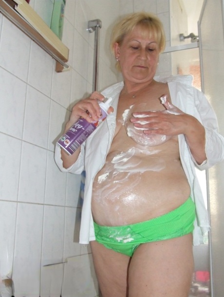 Whipped cream all over the body of Dagmar, a mature housewife, before he washes.