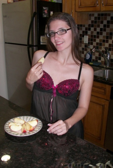 A sex enthusiast who enjoys food and has a foot fetish, the amateur is alluring.