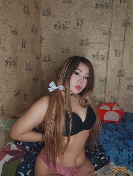 Cute Amateur Asian Babe Shows Her Big Round Ass And Spreads Her Delicious Cunt
