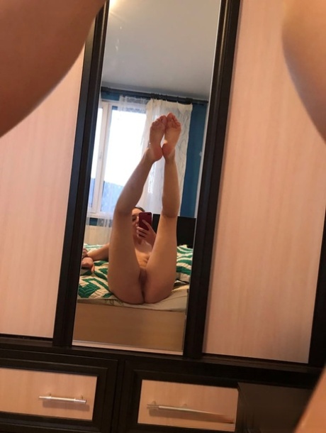 Honey with small tits, posing in a naked mirror as amateur honeycombers