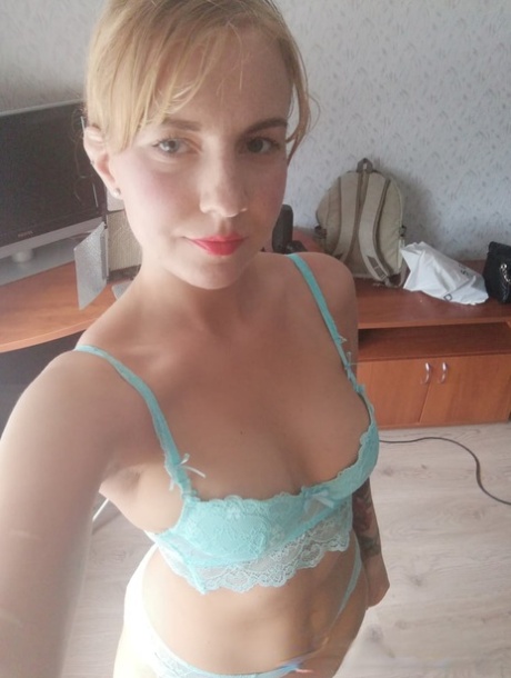 Beautiful Amateur Doll Takes Selfies While Posing In Her Turquoise Lingerie