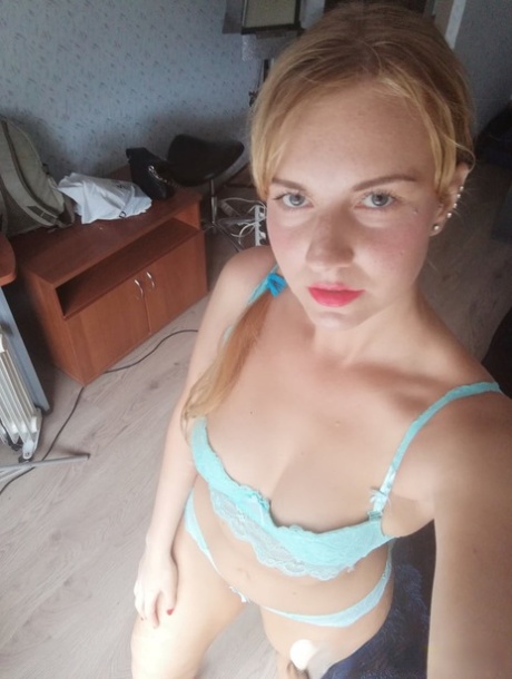 Beautiful Amateur Doll Takes Selfies While Posing In Her Turquoise Lingerie