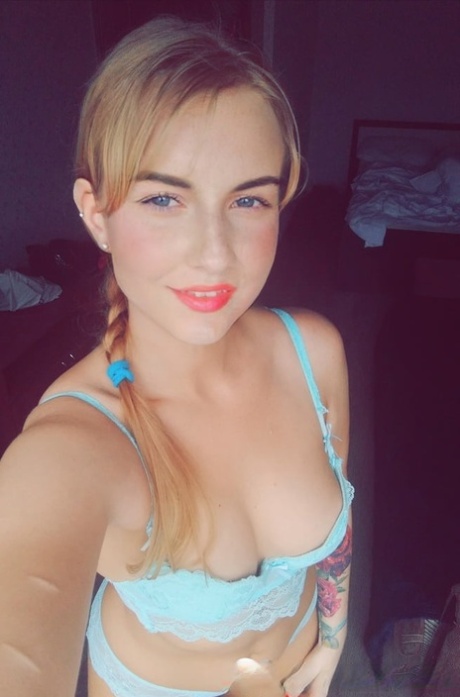 Beautiful Amateur Doll Takes Selfies While Posing In Her Turquoise Lingerie