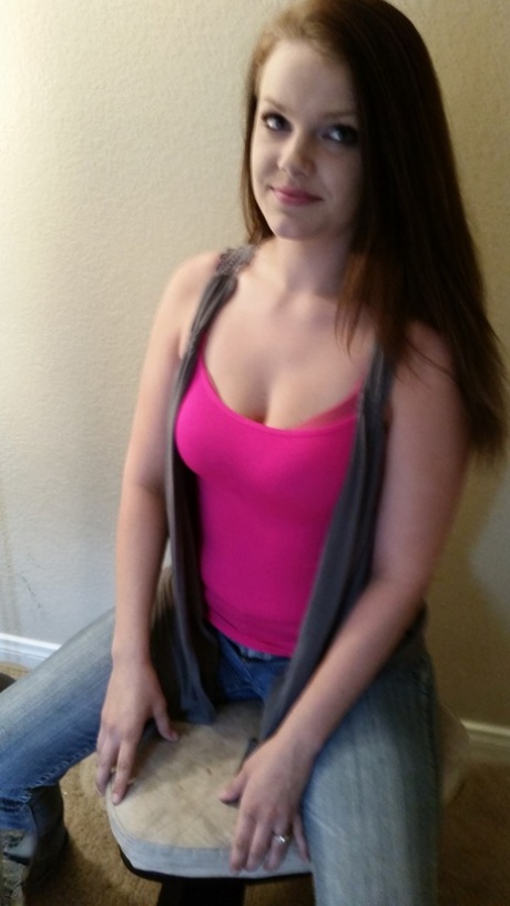 Adorable Amateur Babe Posing In Her Hot Pink Shirt And Tight Jeans