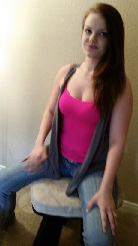 Adorable Amateur Babe Posing In Her Hot Pink Shirt And Tight Jeans