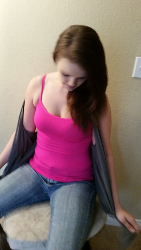 Adorable Amateur Babe Posing In Her Hot Pink Shirt And Tight Jeans