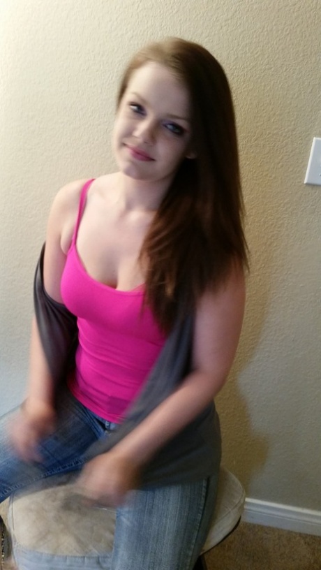 Adorable Amateur Babe Posing In Her Hot Pink Shirt And Tight Jeans