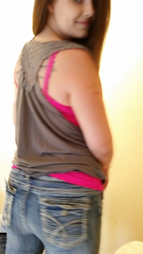 Adorable Amateur Babe Posing In Her Hot Pink Shirt And Tight Jeans