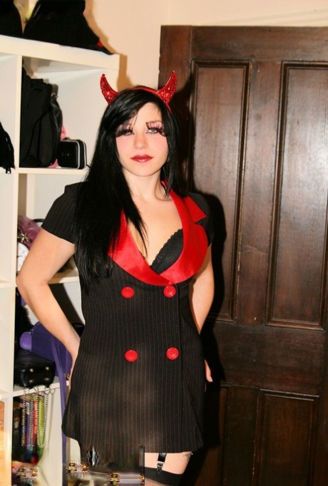 Gorgeous Brunette MILF Posing Dressed Up As A Devil In A Cosplay Solo