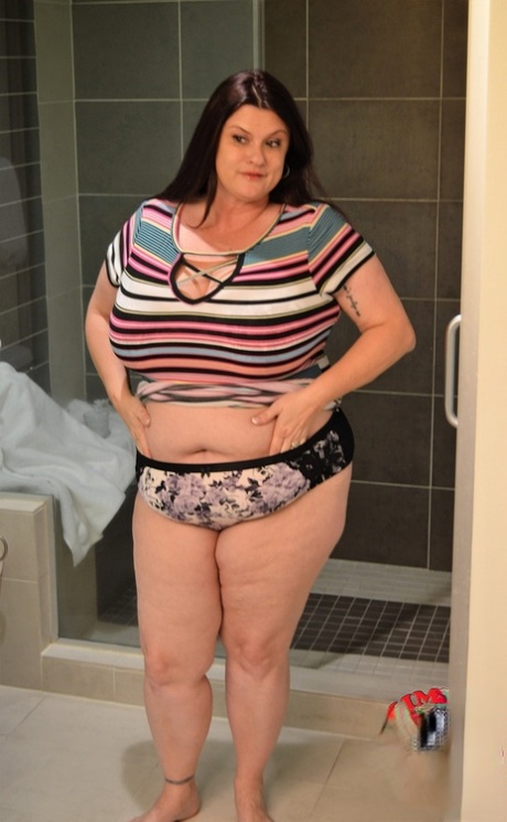 With her breasts and milk in the shower, BBW Kimmie Kaboom enjoys playing with her friends.