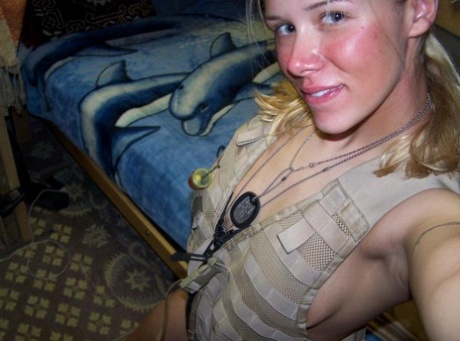 Fotos Porno de Military Girls - PornPics.com