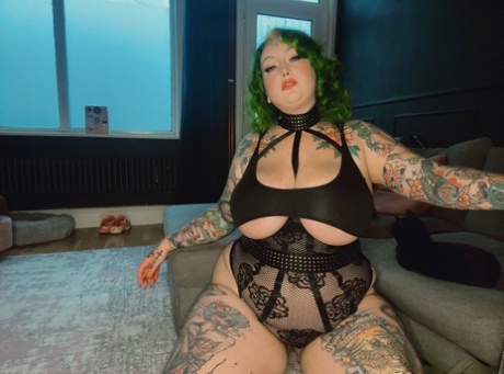 Heavily tattooed fatty Galda Lou shows off her big tits in black lingerie