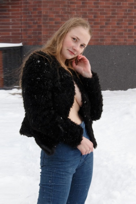 Amateur Babe Lida Nowak Shows Her Natural Tits And Poses In The Snow