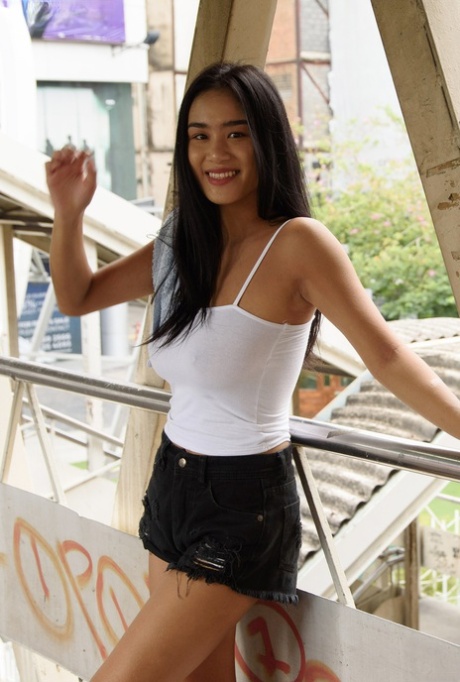 Hot Asian Babe Kahlisa Boonyasak Strips & Shows Her Big Tits After Jogging