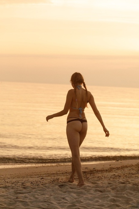 Unfavorable booty on the beach and teasing amateur beauty Ulyana Orsk.