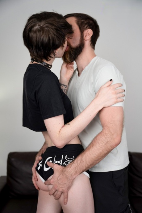Amateur Transvestite Kissing - Shemale Kissing Porn Pics - PornPics.com