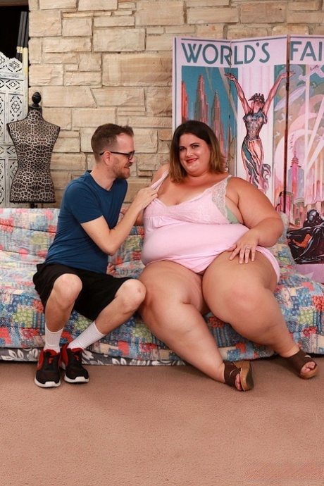 American BBW Erin Green showcases her large breast area and sits on an unyielding knob.