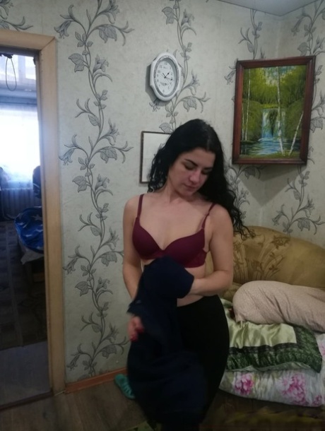 Sexy amateur loses her clothes and underwear to pose naked in homemade action