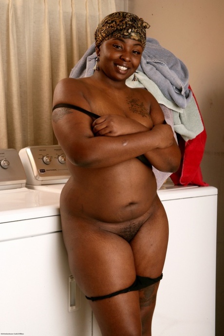 Upon discovering her large breasts and buttocks, Chubby ebony Chocolate rubs it on with her fingers to reveal her fur.