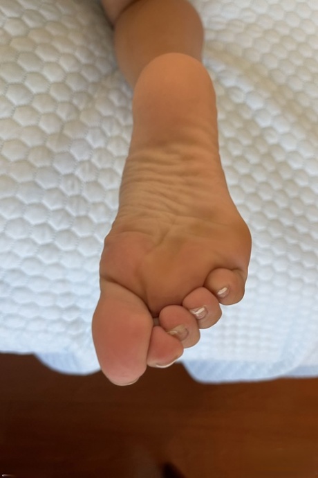 Petite Teen Summer Vixen Exposing Her Holes & Sensitive Feet Up Close