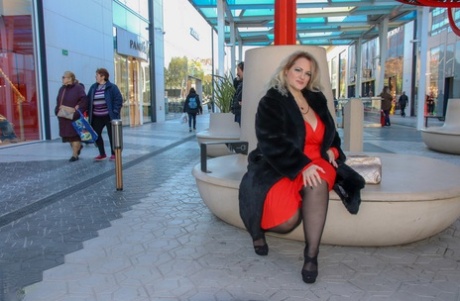 Chubby Spanish model Musa Libertina showcases her seductive attire in public.