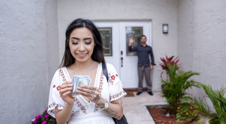 Teenage babysitter Paulina Ruiz gets orally pleased and boned for cash