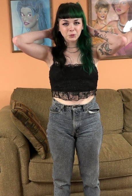 Green-haired Emo Slut Eliza Bea Shows Her Inked Body & Gives A Hot POV Blowjob