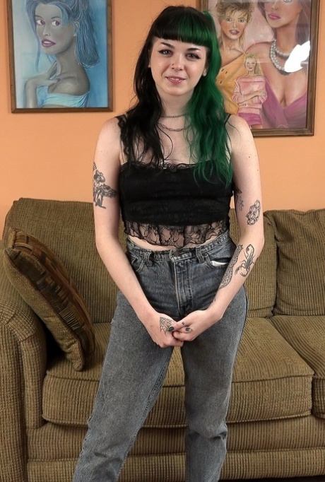 Green-haired Emo Slut Eliza Bea Shows Her Inked Body & Gives A Hot POV Blowjob