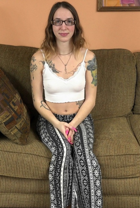 Emo American Angel Starre Unveils Her Inked Body And Gives An Incredible BJ