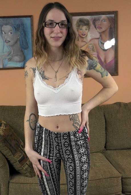 Emo American Angel Starre Unveils Her Inked Body And Gives An Incredible BJ