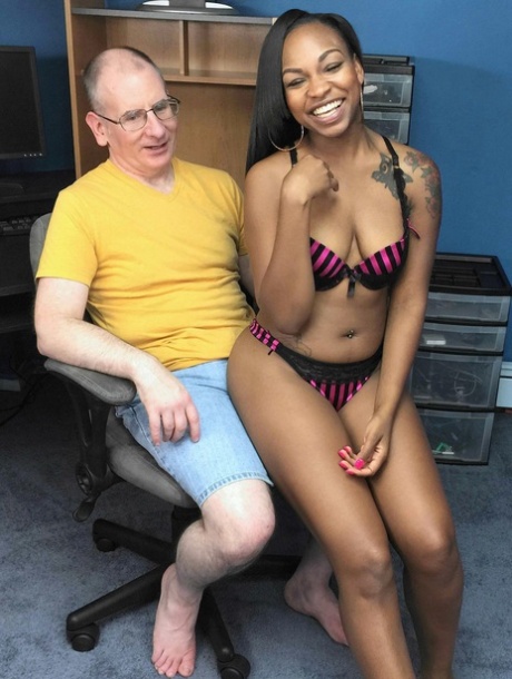 Black Hottie Nikki Ford Seduces A Nerdy Guy And Gives Him A Blowjob