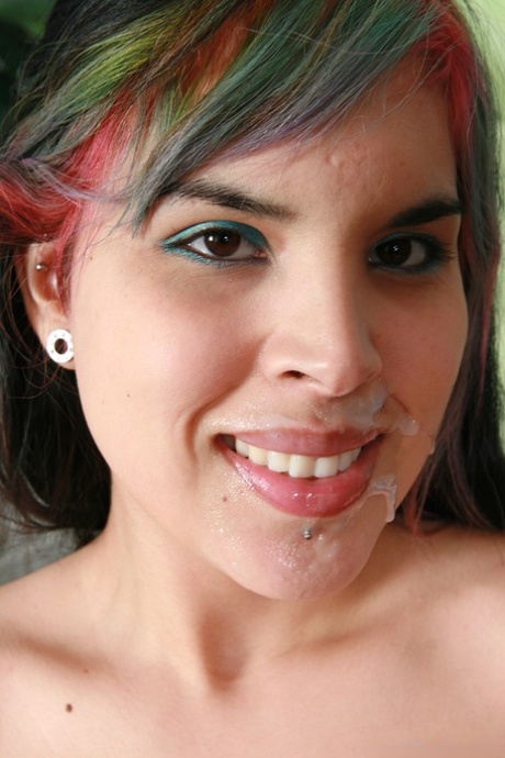 Maria Rage, a curvy amateur, performs a BJ and receives a facial while giving a hanging stud.