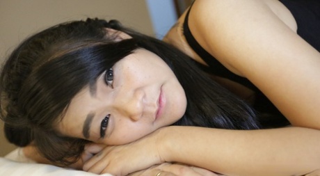 Asian Amateur Bee C Shows Her Body And Gets Banged In Hot POV Action