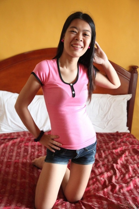 In a hotel room, Filipina Marie Espino, who is short, is being screwed up by her partner.