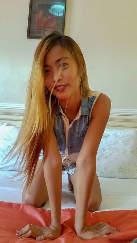 Pretty Amateur Filipina Khay Del Rosario Receives An Unexpected Facial Cumshot