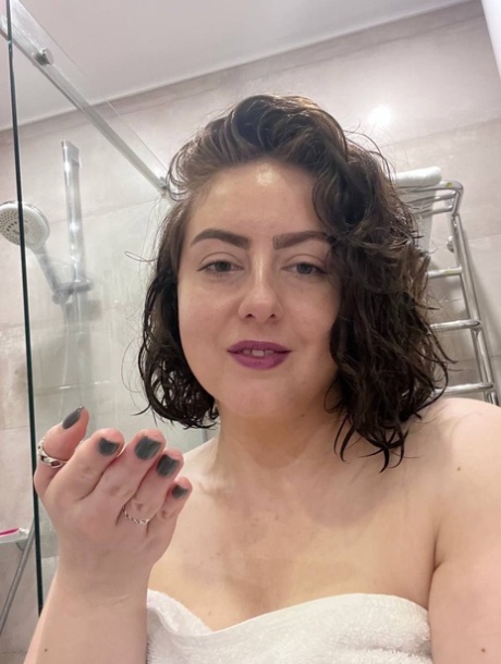 Luscious OnlyFans Model Kristi KKK Shows Off Her Chubby Naked Body