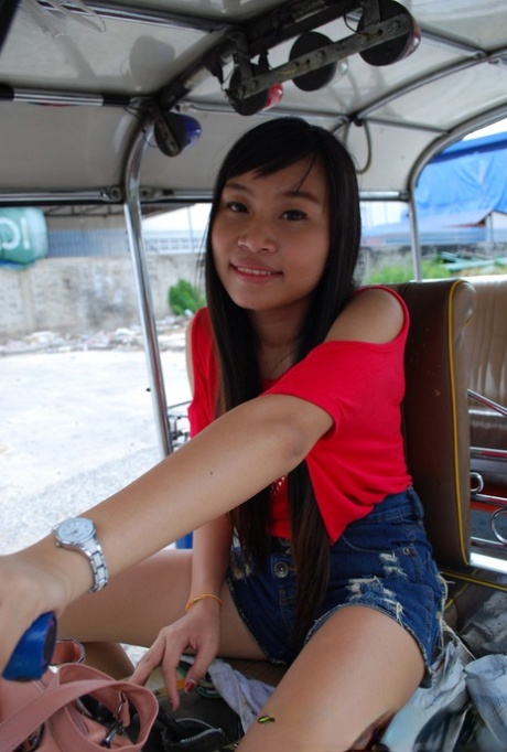 Wearing a booty shorts and showing off her hot legs, Pretty Asian Bew rides in a tuk tuk.