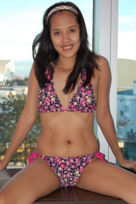 Jehhan Ablog, a self-proclaimed Filipina amateur, removes her adorable bathing suit and misleds a stranger.