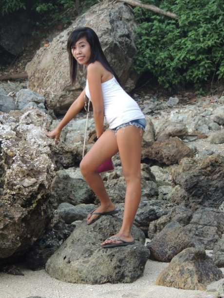 A stunning sight as Shanelle Velasco and Bubbles Lacsamana, two Asian amateurs with beautiful bodies, pose for a photo on the beach.