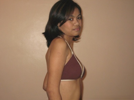 Pretty Filipina Kaye La Guardia strips and strip naked in.