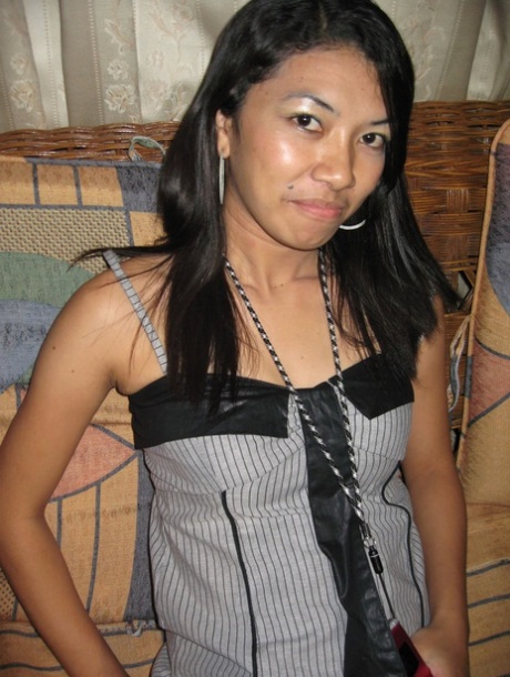 Amateur Filipina Che Hipolito gets a hairy tattoo while wearing a sloppy head.