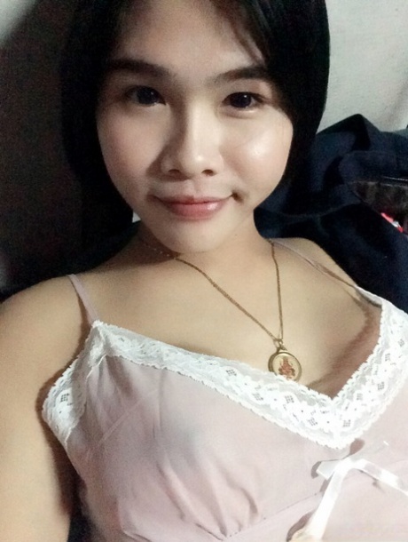 Gogo, a gorgeous Asian female, poses without clothes and in stunning selfies.