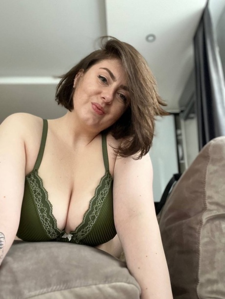 Fat OnlyFans Babe Kristi KKK Shows Her Big Ass And Tits In A Solo