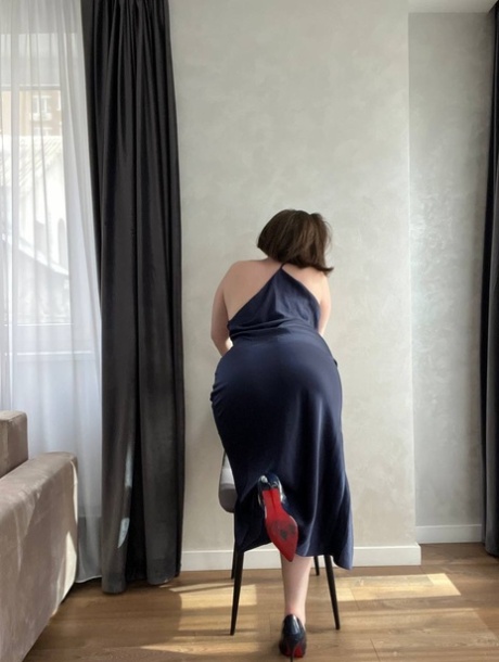 Fat OnlyFans Model Kristi KKK Strips & Shows Her Big Tits & Ass