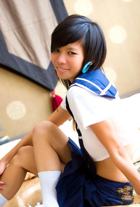 Puy, an Asian female student from school, waives her uniform and exhibits a slim figure.