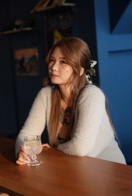 Erotic Asian Housewife Meng Ruoyu Gets Screwed By A Cute Bartender