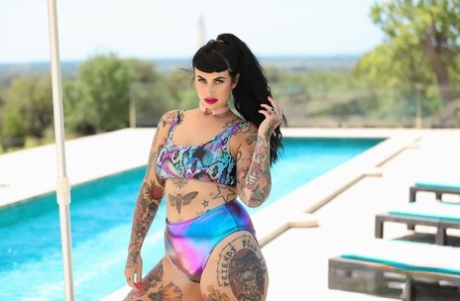 By the pool, Cherrie Pie was seen stripping naked and having her tattoo on.